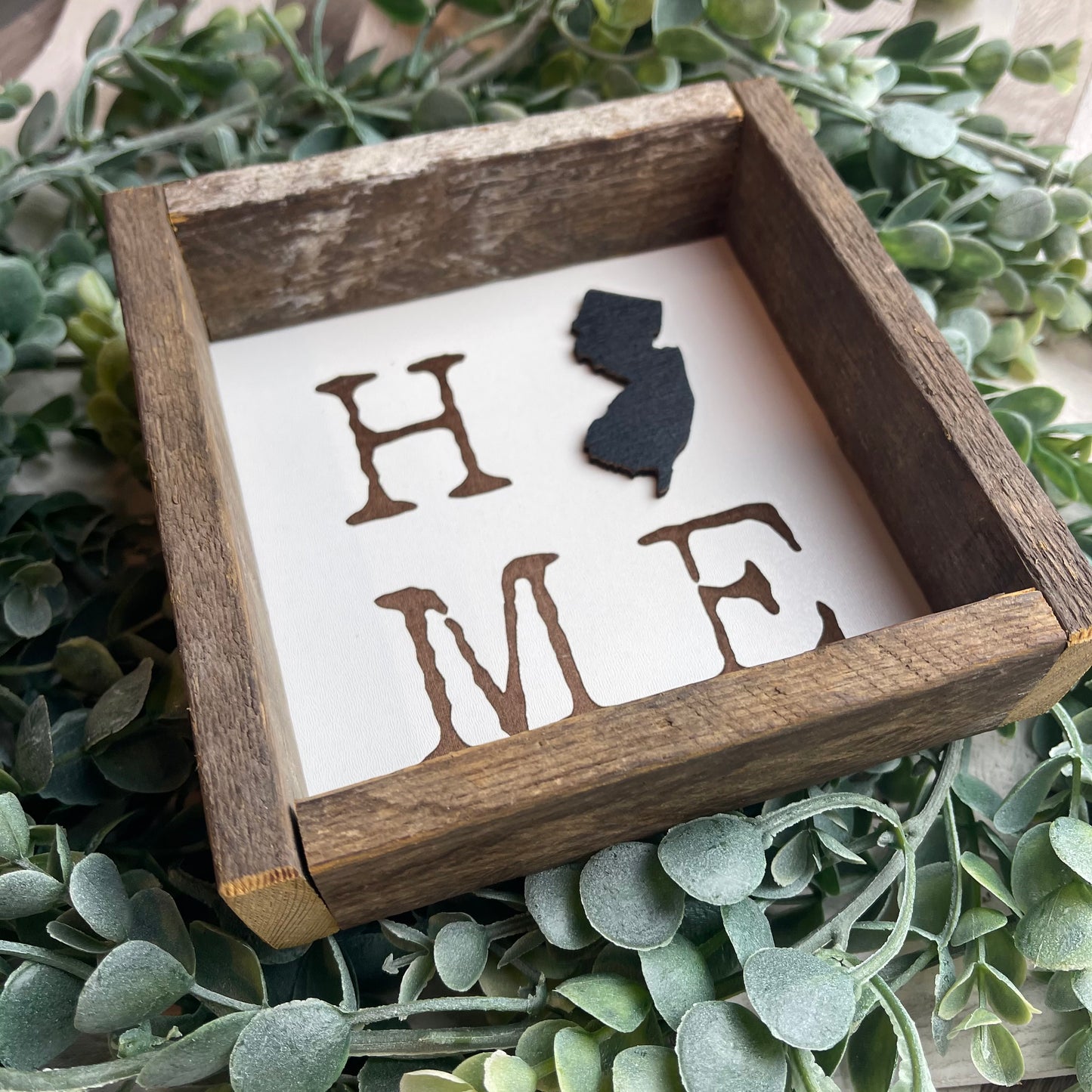 HOME NJ Shelf Sitter